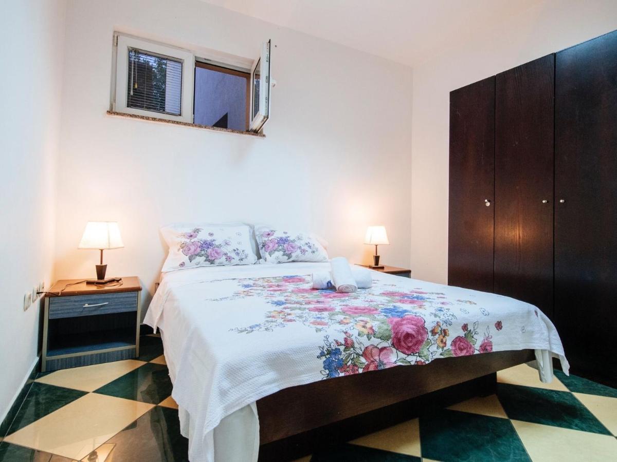 Splendid Holiday Home In Jasenice Масленица Екстериор снимка