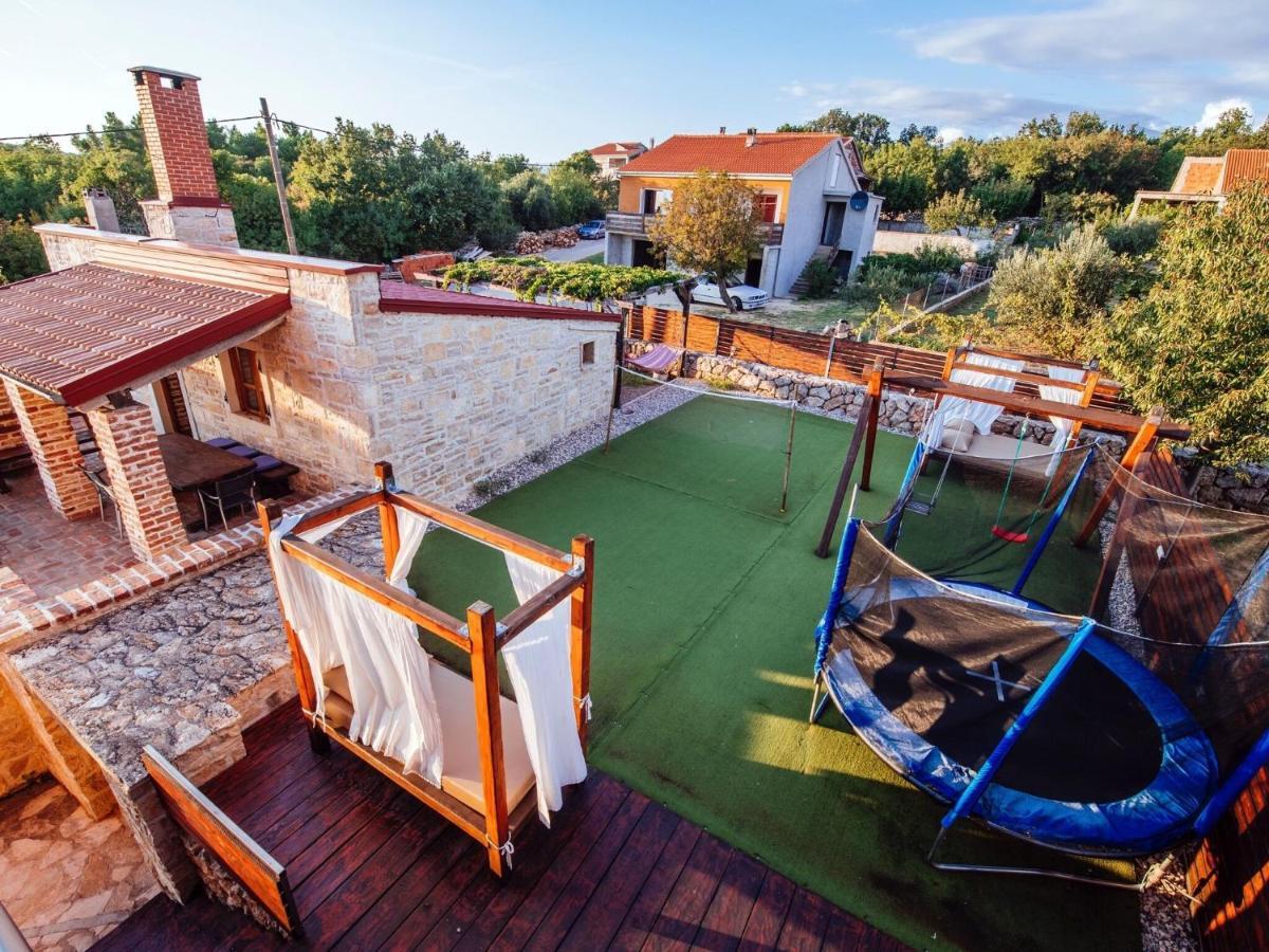 Splendid Holiday Home In Jasenice Масленица Екстериор снимка