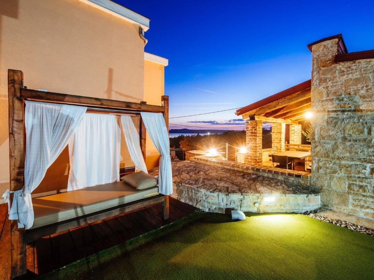 Splendid Holiday Home In Jasenice Масленица Екстериор снимка