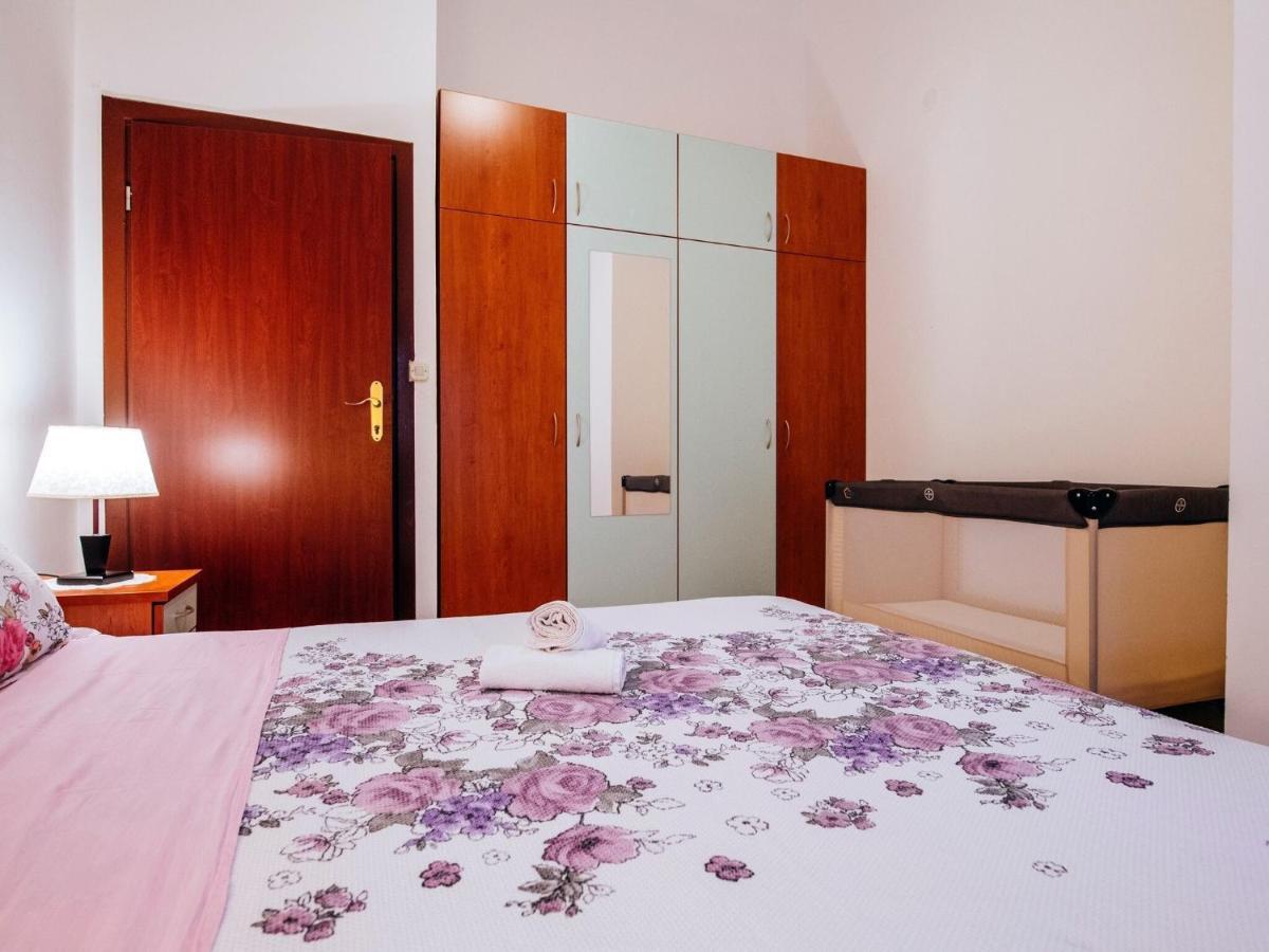 Splendid Holiday Home In Jasenice Масленица Екстериор снимка