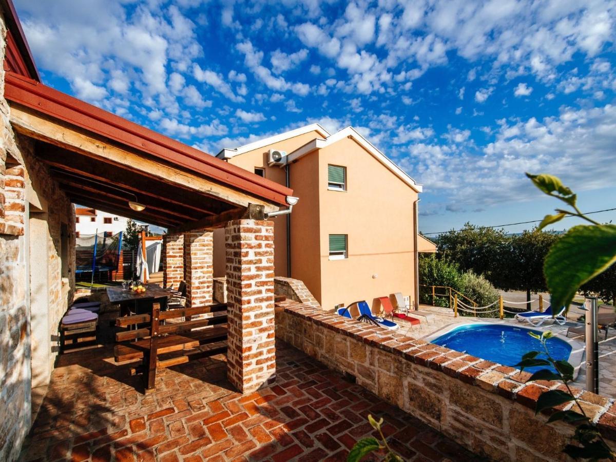 Splendid Holiday Home In Jasenice Масленица Екстериор снимка