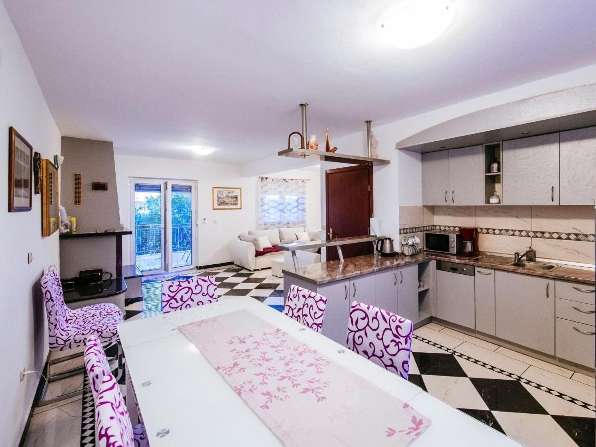 Splendid Holiday Home In Jasenice Масленица Екстериор снимка