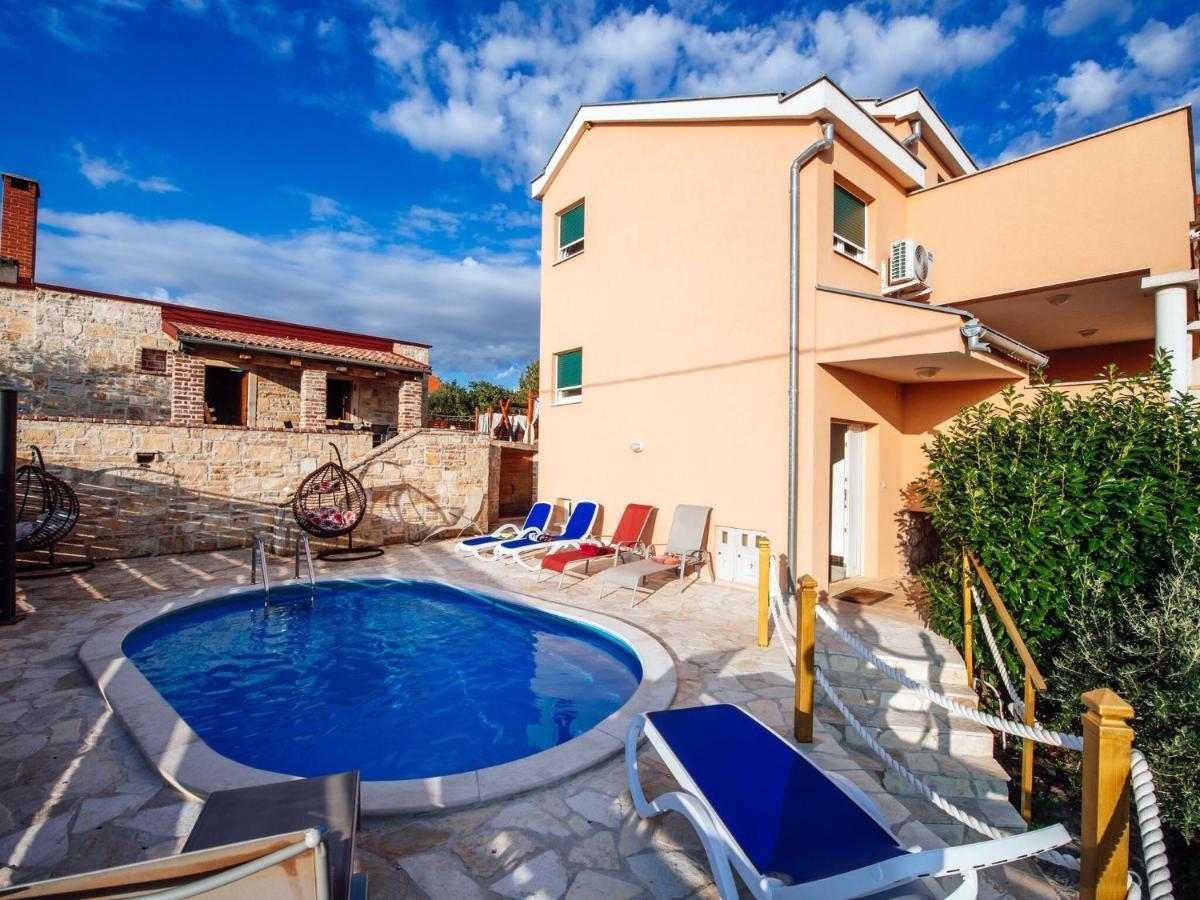 Splendid Holiday Home In Jasenice Масленица Екстериор снимка