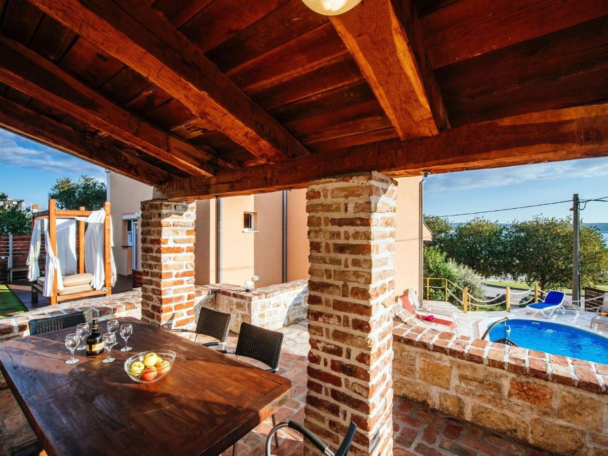 Splendid Holiday Home In Jasenice Масленица Екстериор снимка