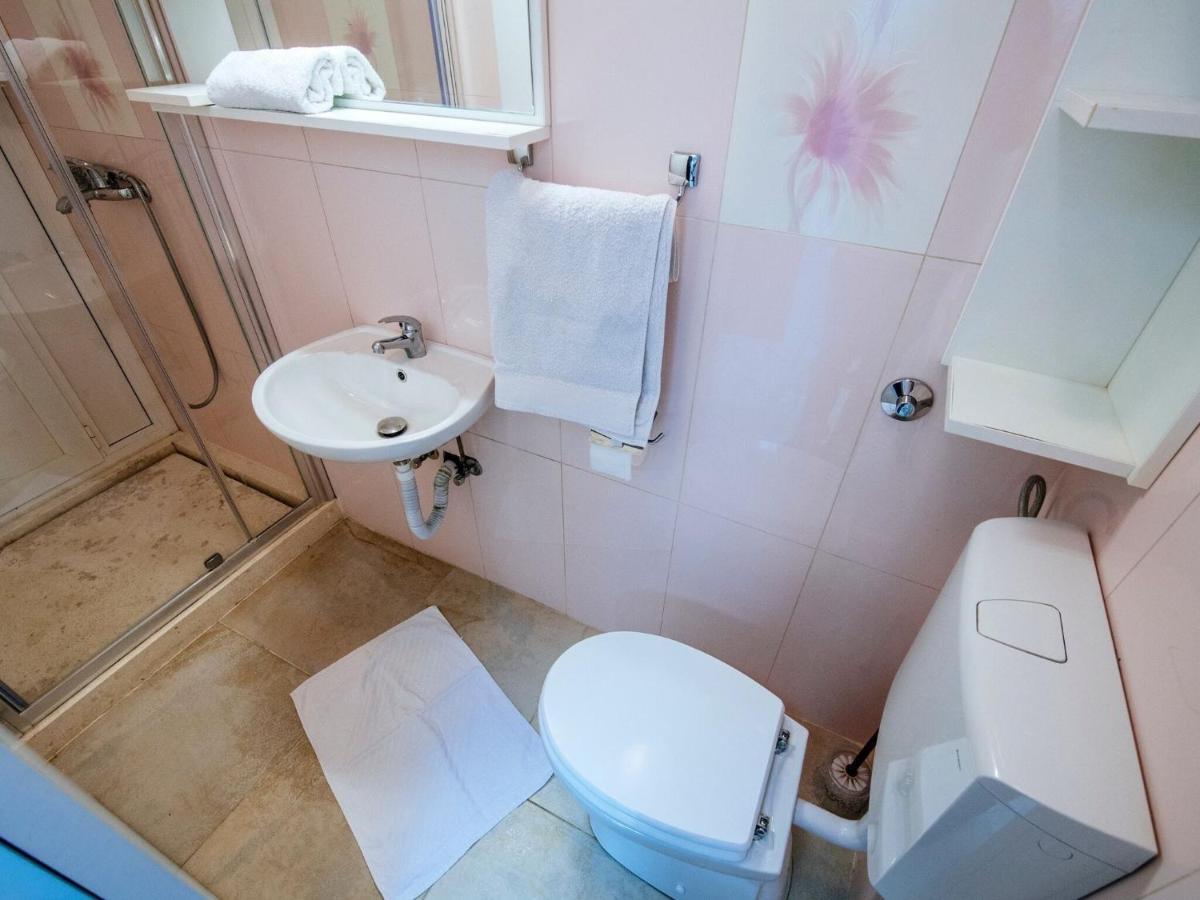 Splendid Holiday Home In Jasenice Масленица Екстериор снимка