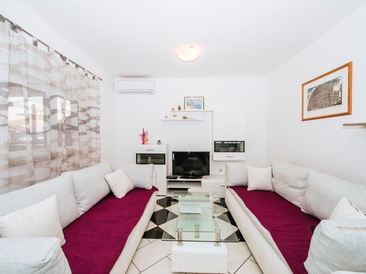 Splendid Holiday Home In Jasenice Масленица Екстериор снимка